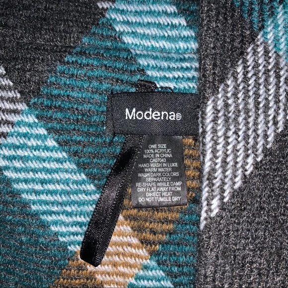 Modena Poncho - Picture 3 of 3